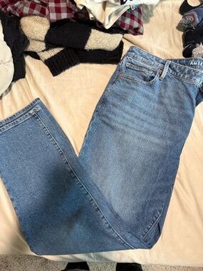 American Eagle Outfitters Women's Straight Leg Jeans — Light Blue Denim